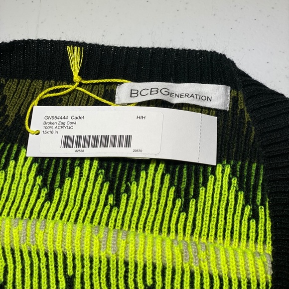 BCBG Face + Neck Warmer | Scarf | Face Mask | Wrap - Picture 5 of 7